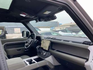 Land Rover Defender S 110 D200 AWD PANO/HUD/360/NAVI picture 19