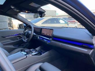 BMW i5 xDrive40 Touring M Sport Pro PANO/HUD/360/B&W picture 16