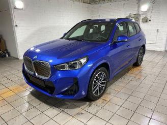 krockskadad bil auto BMW iX1 eDrive20 M Sport HUD/AHK/360/H&K/NAVI 2025/12