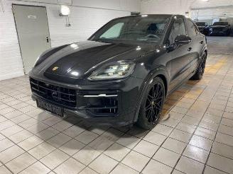 Damaged car Porsche Cayenne Coupe GTS STANDHZG/CHRONO/PANO/AHK/360 2025/3