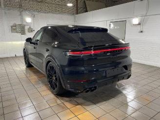 Schadeauto Porsche Cayenne Coupe GTS STANDHZG/CHRONO/PANO/AHK/360 2025/3