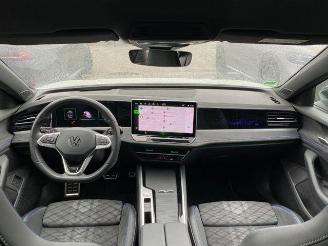 Volkswagen Passat Variant 1.5 TSI e-Hybrid R-Line HUD/KAM picture 18