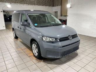 damaged passenger cars Volkswagen Caddy maxi Kombi 2.0 TDI 2025/1