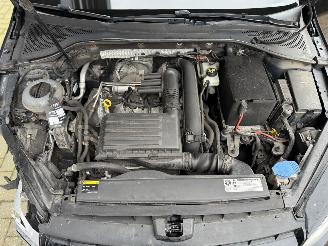 Volkswagen Golf 1.4 TSI Lounge Pano Stoelverwarming Cruise Carplay picture 26