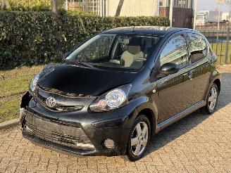 Schadeauto Toyota Aygo 2013 | Navi | LM | 5 Deurs | Lage Km | 2013/10