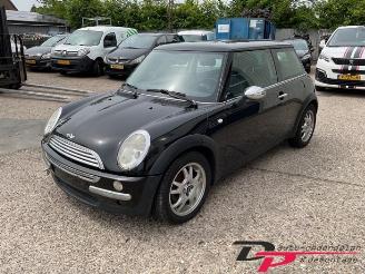 krockskadad bil auto Mini Mini Mini (R50/53), Hatchback, 2001 / 2007 1.6 16V One 2001/9