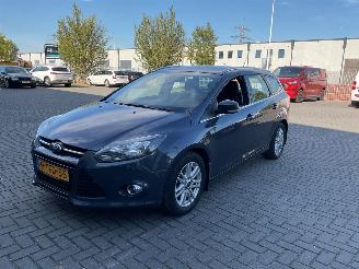 Vaurioauto  passenger cars Ford Focus  2014/1