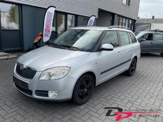 Vrakbiler auto Skoda Fabia Fabia II Combi, Combi 5-drs, 2007 / 2015 1.4i 16V 2008/10
