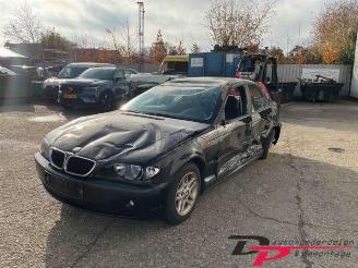 krockskadad bil auto BMW 3-serie 3 serie (E46/4), Sedan, 1997 / 2005 316i 16V 2002/6
