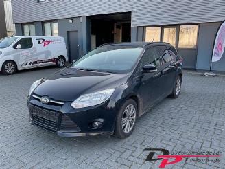 Vrakbiler auto Ford Focus Focus 3 Wagon, Combi, 2010 / 2020 1.0 Ti-VCT EcoBoost 12V 125 2014/5