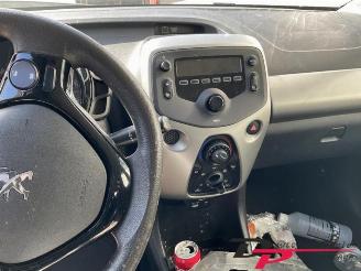 Peugeot 108 108, Hatchback, 2014 1.0 12V picture 10