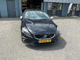 Volvo V-40 R-Design picture 2
