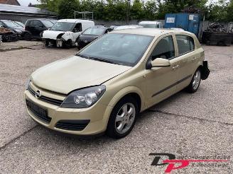 Vaurioauto  passenger cars Opel Astra Astra H (L48), Hatchback 5-drs, 2004 / 2010 1.6 16V Twinport 2004/11