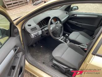 Opel Astra Astra H (L48), Hatchback 5-drs, 2004 / 2010 1.6 16V Twinport picture 12