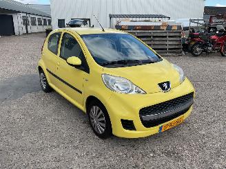 Peugeot 107 5deurs benzine picture 3