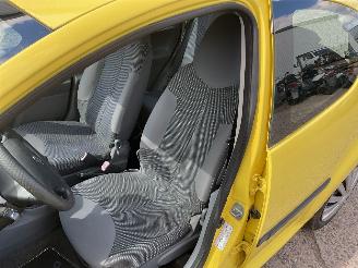 Peugeot 107 5deurs benzine picture 14
