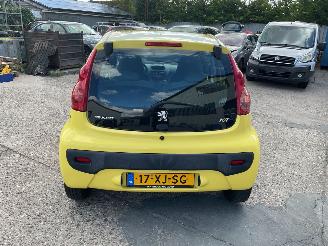 Peugeot 107 5deurs benzine picture 6