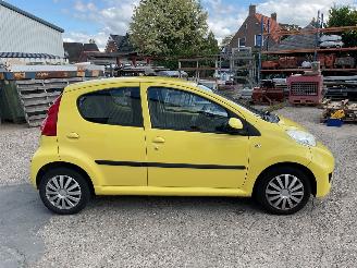 Peugeot 107 5deurs benzine picture 4