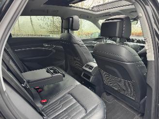 Audi E-tron Audi E-tron 55 Quattro S-Line Panorama Leder Trekhaak VOL picture 4