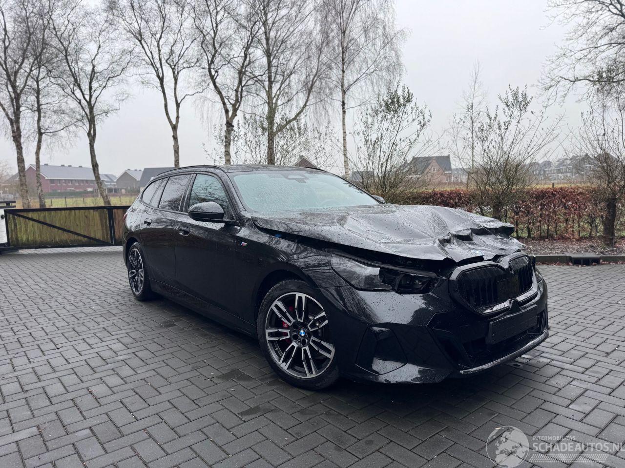 BMW 5-serie BMW 530e 5 Touring M Sport Panorama HUD Leder 2025 !