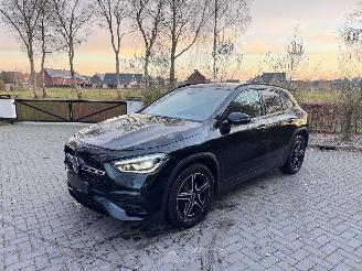 krockskadad bil auto Mercedes GLA Mercedes-Benz GLA 250e AMG Camera Ambiance LED ACC 2023/1