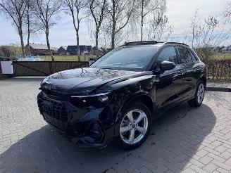 krockskadad bil auto Audi Q3 Audi Q3 40 TFSI Quattro S line PANO Camera SONOS VOL! 2025/2