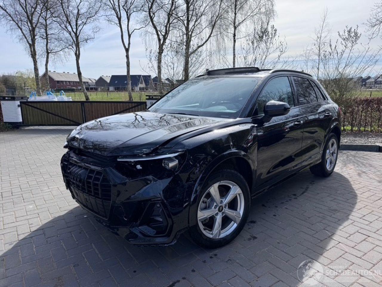 Audi Q3 Audi Q3 40 TFSI Quattro S line PANO Camera SONOS VOL!
