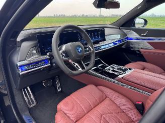BMW M7 BMW M760e xDrive MSport PanoSky. B&W Exe.Loung Trekhaak Back infotaiment system VOL VOL picture 4