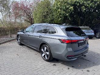 Volkswagen Passat Volkswagen Passat Variant 1.5 eTSI R-Line Panorama Trekhaak VOL! picture 9