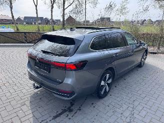 Volkswagen Passat Volkswagen Passat Variant 1.5 eTSI R-Line Panorama Trekhaak VOL! picture 10