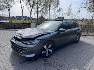 Volkswagen Passat Volkswagen Passat Variant 1.5 eTSI R-Line Panorama Trekhaak VOL! picture 18