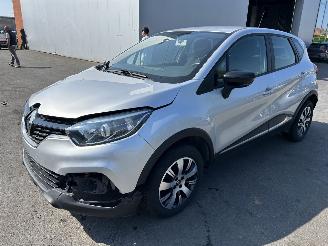 damaged passenger cars Renault Captur  2018/3