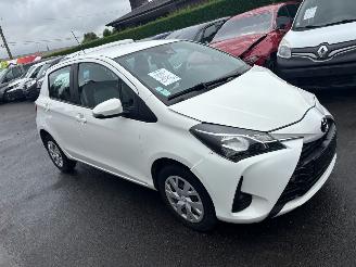 damaged passenger cars Toyota Yaris  2020/6