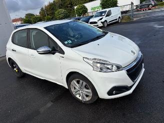 Coche accidentado Peugeot 208  2016/4