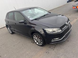 damaged passenger cars Volkswagen Polo  2015/2