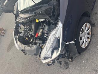 Peugeot 208  picture 9