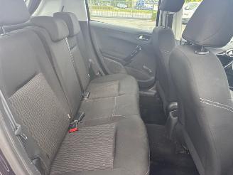 Peugeot 208  picture 6