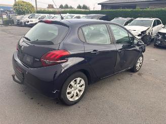 Peugeot 208  picture 2