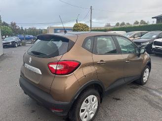 Vaurioauto  passenger cars Renault Captur  2016/10