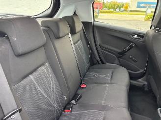 Peugeot 208  picture 5