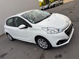 skadebil auto Peugeot 208  2018/2