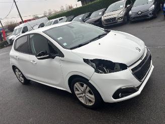 skadebil auto Peugeot 208  2018/8