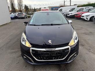 Peugeot 208  picture 2