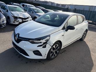Schadeauto Renault Clio LIMITED 2022/7