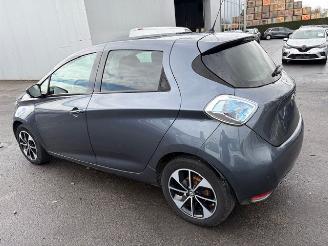 damaged passenger cars Renault Zoé 40KWH 2016/12