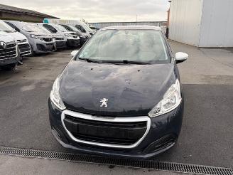 Peugeot 208  picture 2