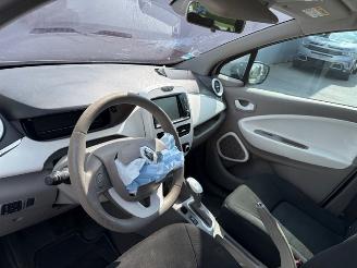 Renault Zoé WITH COCKPIT AND AIRBAGS picture 6