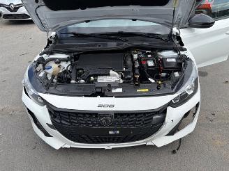 Peugeot 208  picture 10