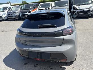 Peugeot 208  picture 2