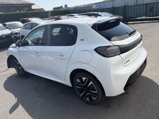 Damaged car Peugeot 208 51KWH 2024/3
